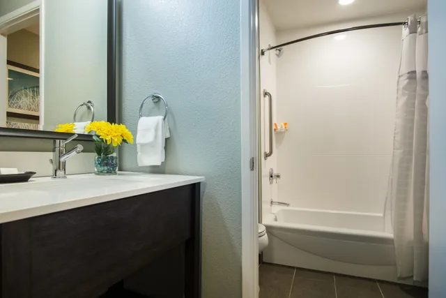 Standard, 2 Queen Beds, Hotel Azure Tahoe 2/2