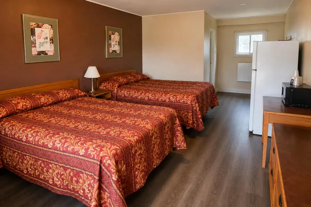 غرفة بسريرين كوين لغير المدخنين، Skyways Motel Muskoka Gravenhurst ON 11 1/6