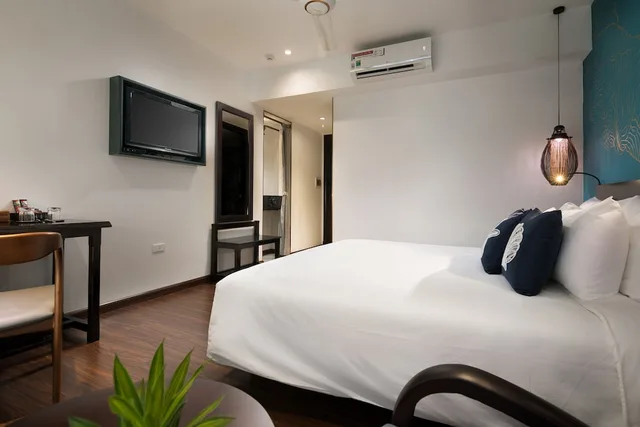 Deluxe, King Bed, Balcony, The Blue Alcove 1/3