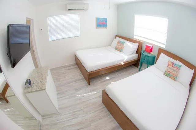 جناح بسريرين مزدوجين بغرفة نوم واحدة مع أريكة، The Villas at St Pete Beach 1/2