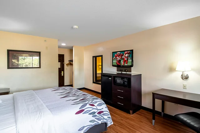غرفة ديلوكس بسرير كينج لذوي الإعاقة، Red Roof Inn San Marcos 1/5