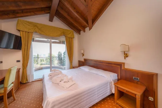جناح جونيور، Hotel Della Torre 3/4