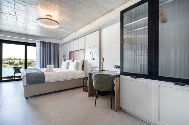 Deluxe, Single, Sea View, The Londoner Hotel Sliema 4/6