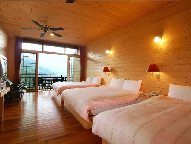 Deluxe, Family, 3 Double Beds, King Taiwan 1/2