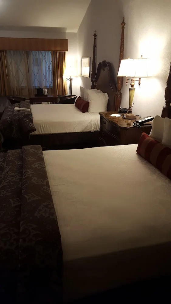Standard, 2 Queen Beds, Pool Side, Accessible، Best Western Plus Dockside Waterfront Inn 2/2