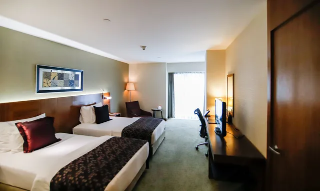 غرفة بريميوم بسريرين منفصلين، Crowne Plaza Istanbul Harbiye Hotel 4/10