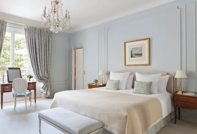 Deluxe, Suite, King Bed, Le Bristol Paris 1/10