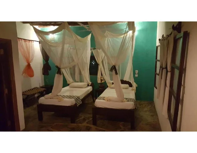 غرفة بسريرين منفصلين بإطلالة على المسبح، Echo Villas Watamu 2/2