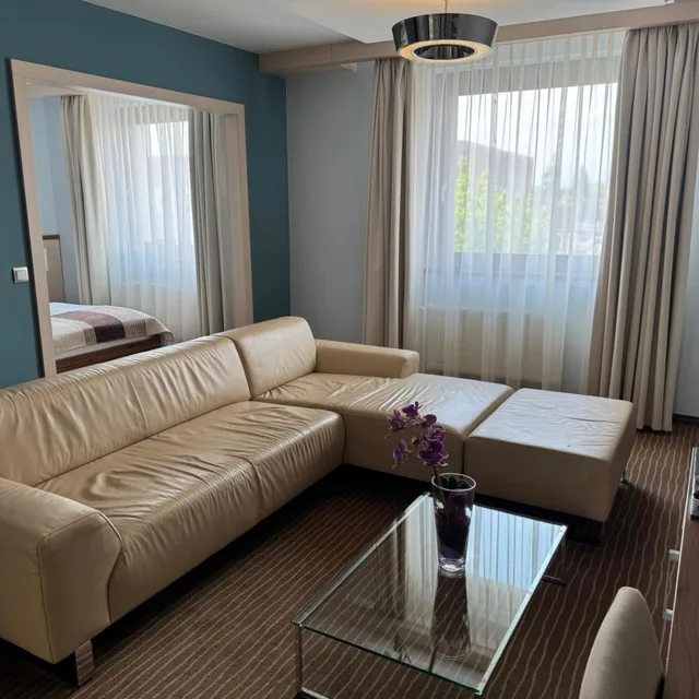 جناح جونيور بحوض استحمام، Hotel Famulus 2/5