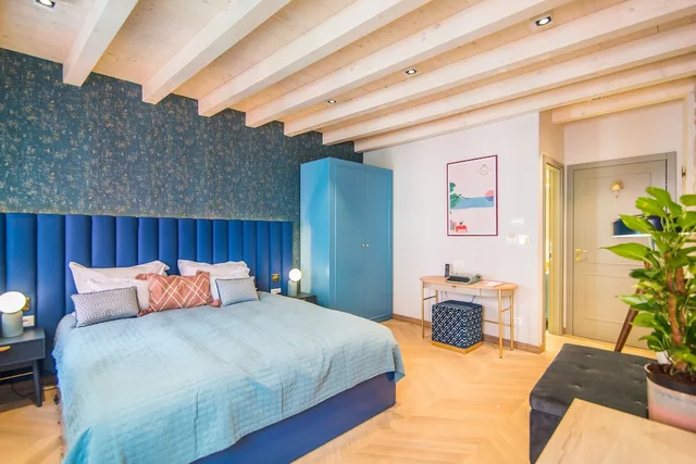 Deluxe, Double Bed, Sofa, Exterior Entrance، The Melegran 4/8
