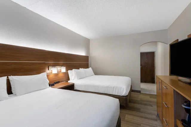 غرفة قياسية بسريرين كوين لذوي الإعاقة، Holiday Inn Express Hotel Suites King of Prussia 2/2