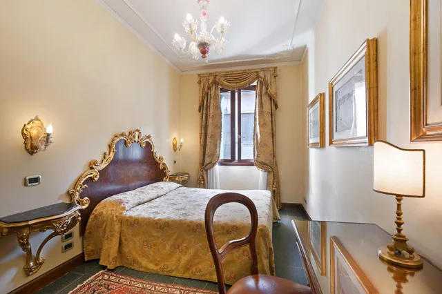 غرفة سوبيريور بسرير كينج، Hotel San Cassiano Residenza D epoca Ca favretto 3/4