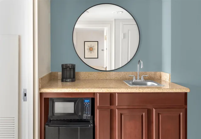 جناح بسريرين كوين بغرفتين مع أريكة، Embassy Suites by Hilton Fort Myers Estero 4/5
