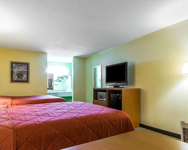 غرفة بسريرين كوين للمدخنين، Econo Lodge Franklin South KY 3/10
