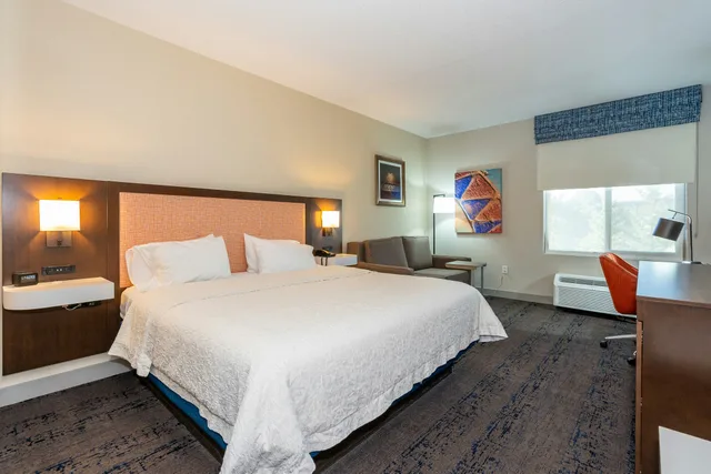 غرفة بسرير كينج، Hampton Inn And Suites Flagstaff 1/3
