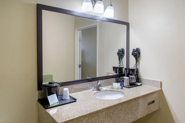 Standard, Queen Bed, Sleep Inn & Suites Bakersfield North 4/4