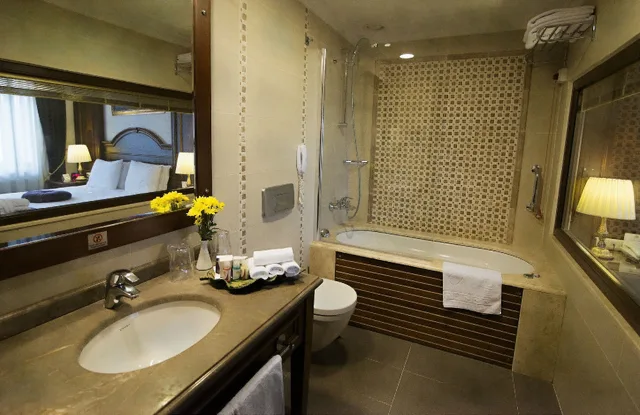 غرفة رومانسية بسرير مزدوج بشرفة، Glk Premier Regency Suites And Spa 7/8