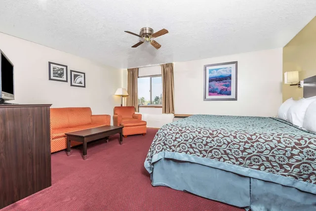 جناح استوديو بسرير كينج، Days Inn by Wyndham Pueblo 1/3