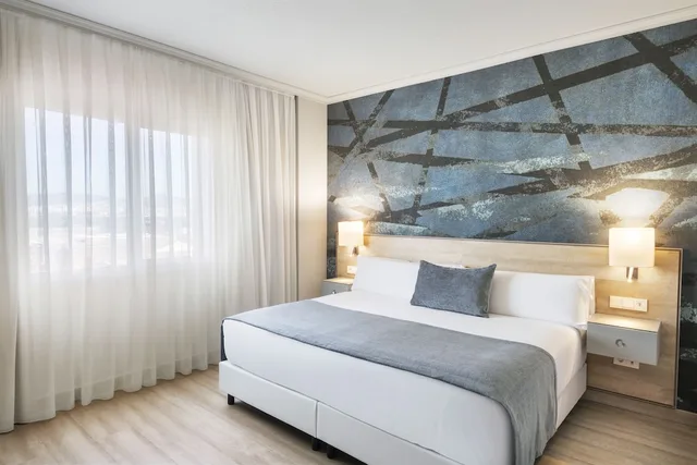 غرفة بسرير كينج مع أريكة، Salles Hotel Ciutat Del Prat 4/7
