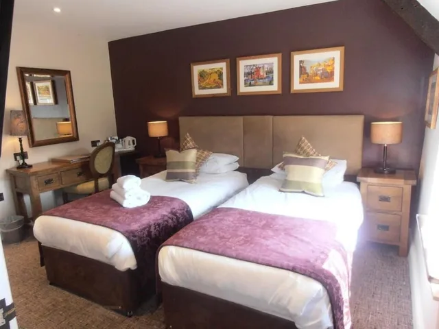 غرفة سوبيريور بسريرين منفصلين بحوض استحمام، The Colesbourne Inn 1/1