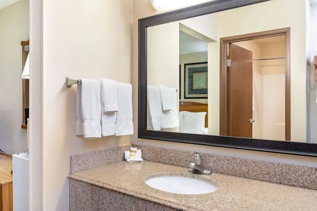 غرفة بسرير مزدوج لذوي الإعاقة، La Quinta Inn & Suites by Wyndham El Paso East 2/4
