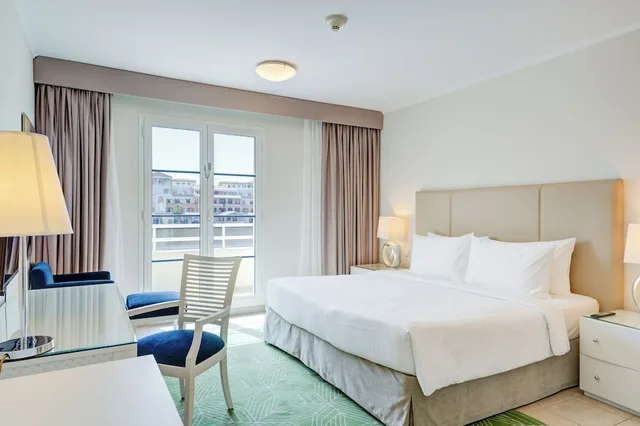 غرفة بسريرين كينج بإطلالة على البحيرة بشرفة بغرفتي نوم، Millennium Lakeview Residence Formerly Copthorne Lakeview Executive Apartments 2/4