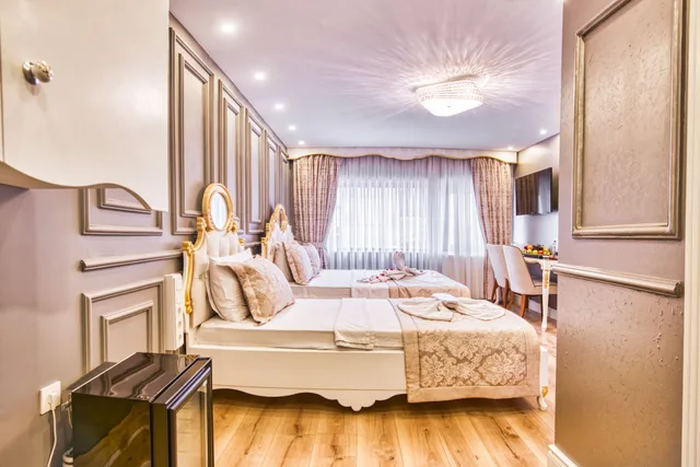 Family, 1 Single and 2 Queen Beds، Sirkeci Ersu Hotel 8/10