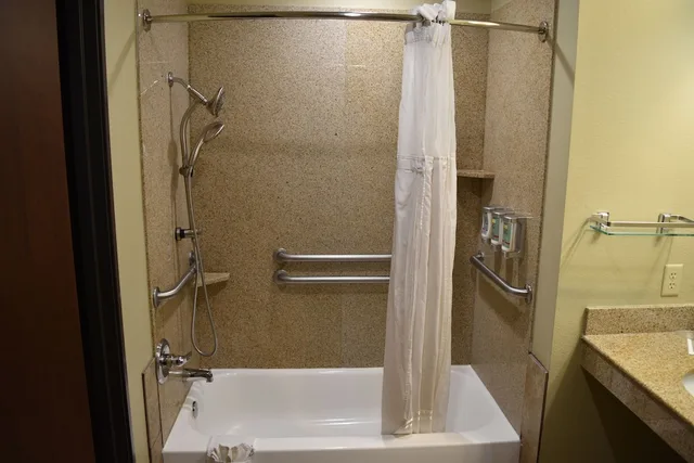 غرفة قياسية بسرير كينج لذوي الإعاقة، Best Western Oasis Inn 4/5