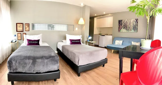 غرفة ثلاثية بسريرين منفصلين مع أريكة، Hotel Living 55 2/3