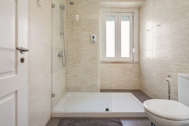 شقة عائلية بسريرين مزدوجين بـ6 غرف نوم مع أريكة، Home Out Rooms and Apartments 5/10