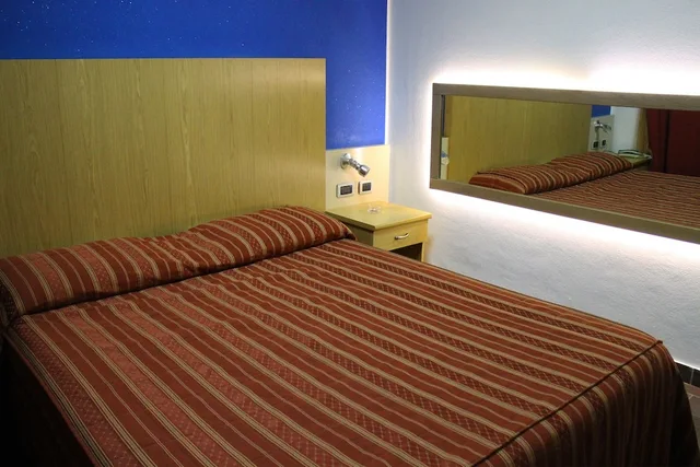 غرفة بزنس بسريرين منفصلين، Orange Motel 1/3