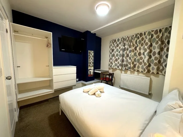 Comfort, Apartment, Queen Bed, Private Bathroom, Crofton House Hotel 1/4