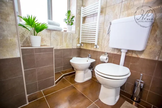 غرفة رباعية بحمام خاص، Hotel Paganini 7/10