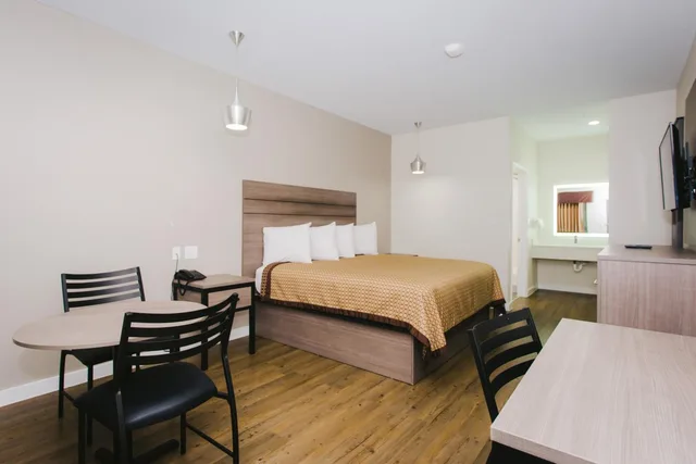 استوديو بسرير كينج، Palace Inn Louetta 8/10