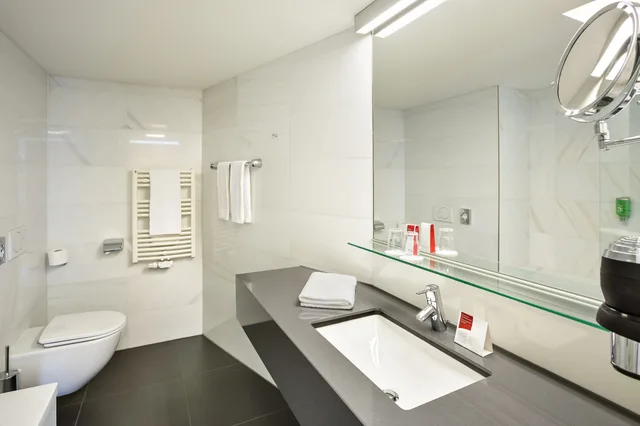 غرفة كلاسيكية ثلاثية، Austria Trend Hotel Congress Innsbruck 3/3