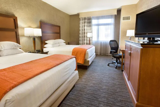 غرفة سوبيريور بسريرين كوين بشرفة، Drury Inn & Suites Flagstaff 2/3