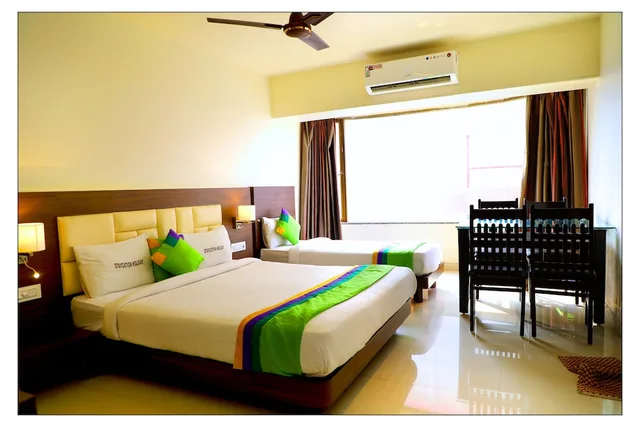 Premium, Queen Bed, Treebo Staycation Holiday 1/7