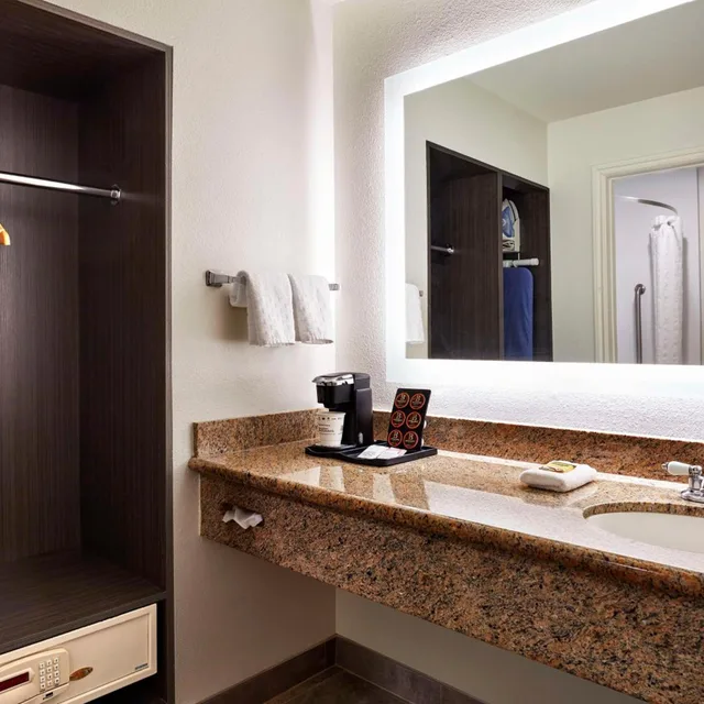 Suite, King Bed, Sofa, Best Western Plus Meridian Inn & Suites, Anaheim-Orange 7/7