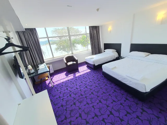 جناح عائلي بسرير كوين وسرير فردي، Riverine Garden Hotel 1/2