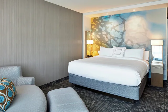 غرفة بسرير كينج، Courtyard by Marriott Baltimore Downtown/McHenry Row 3/4
