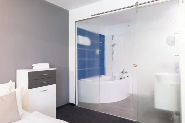 غرفة عائلية رباعية بأربعة أسرّة، Hotel Aviva Neue Messe 4/5