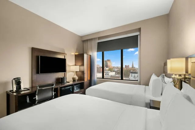غرفة بسرير مزدوج بإطلالة على النهر، Comfort Inn Prospect Park-Brooklyn 2/2