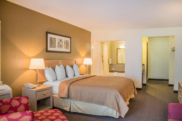 غرفة بسرير كينج، Quality Inn Port Clinton Waterfront 1/3