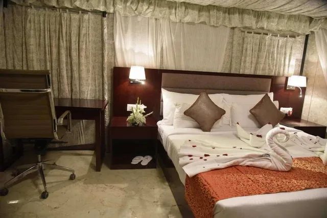 كوخ بسرير كينج، Pride Hotel And Convention Centre 1/10