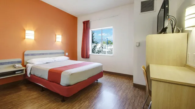غرفة بسرير كوين، Motel6 Lehi, UT – Thanksgiving Point 1/4
