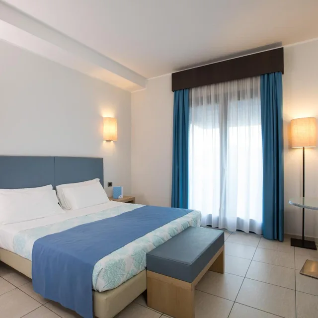 غرفة بسرير مزدوج أو سريرين منفصلين بشرفة، Lu Hotel Carbonia 1/4