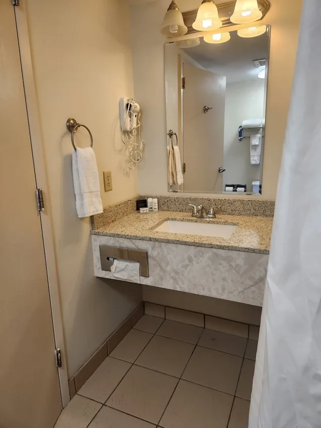 غرفة بريميوم بسرير كينج، Travelodge by Wyndham Amherst 9/9