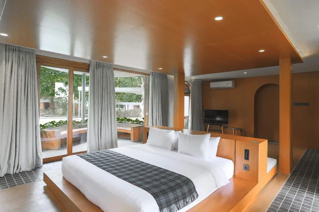 Xtra, Pool Access, Large، Stevie G Hotel 2/4
