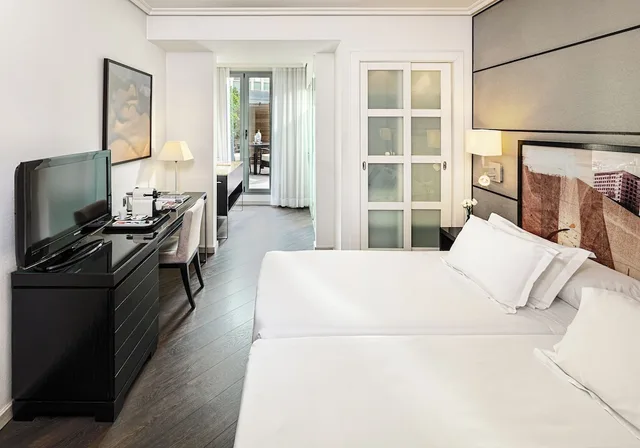 غرفة كلاسيكية بسريرين منفصلين بشرفة، H10 Universitat Hotel 3/6