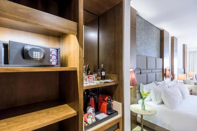 غرفة بريميوم بسرير كينج بشرفة، NH Collection Bogota Teleport Royal 4/4
